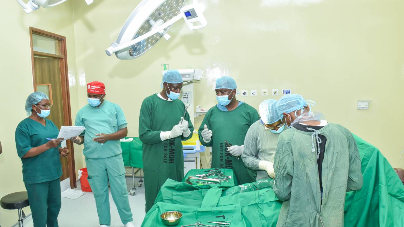 The team of 10 specialists at Kerugoya County Referral Hospital in Kirinyaga that performed the first spinal surgery at the hospital. PHOTO/COURTESY